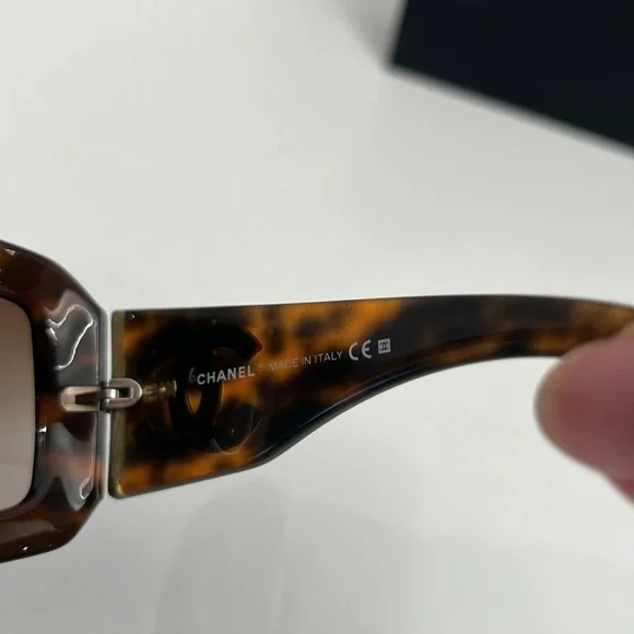 CHANEL sunglasses Comes with Case - Picture 6 of 11